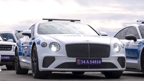 Ferrari, Bentley y más, así son los autos policías en Turquía