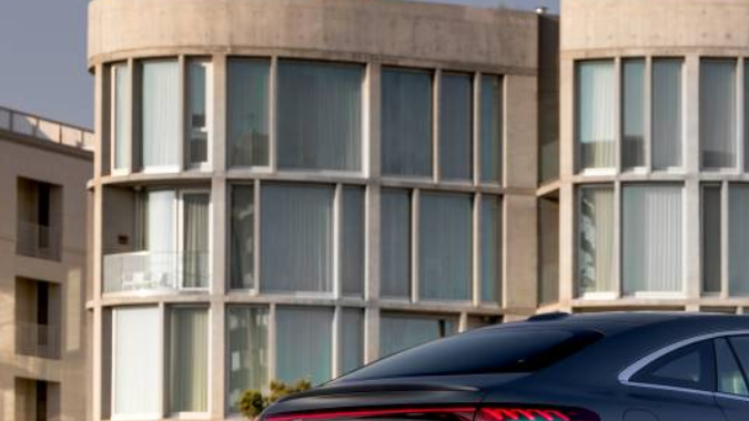 Dos estados permiten a Mercedes-Benz tener luces de posición de color turquesa