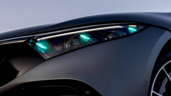 Dos estados permiten a Mercedes-Benz tener luces de posición de color turquesa