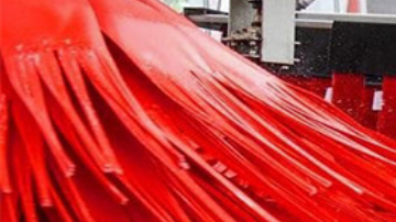 Por qué no es recomendable lavar tu auto en un autolavado