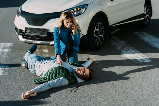 ¿Cuánto puedo recibir por un accidente de auto?