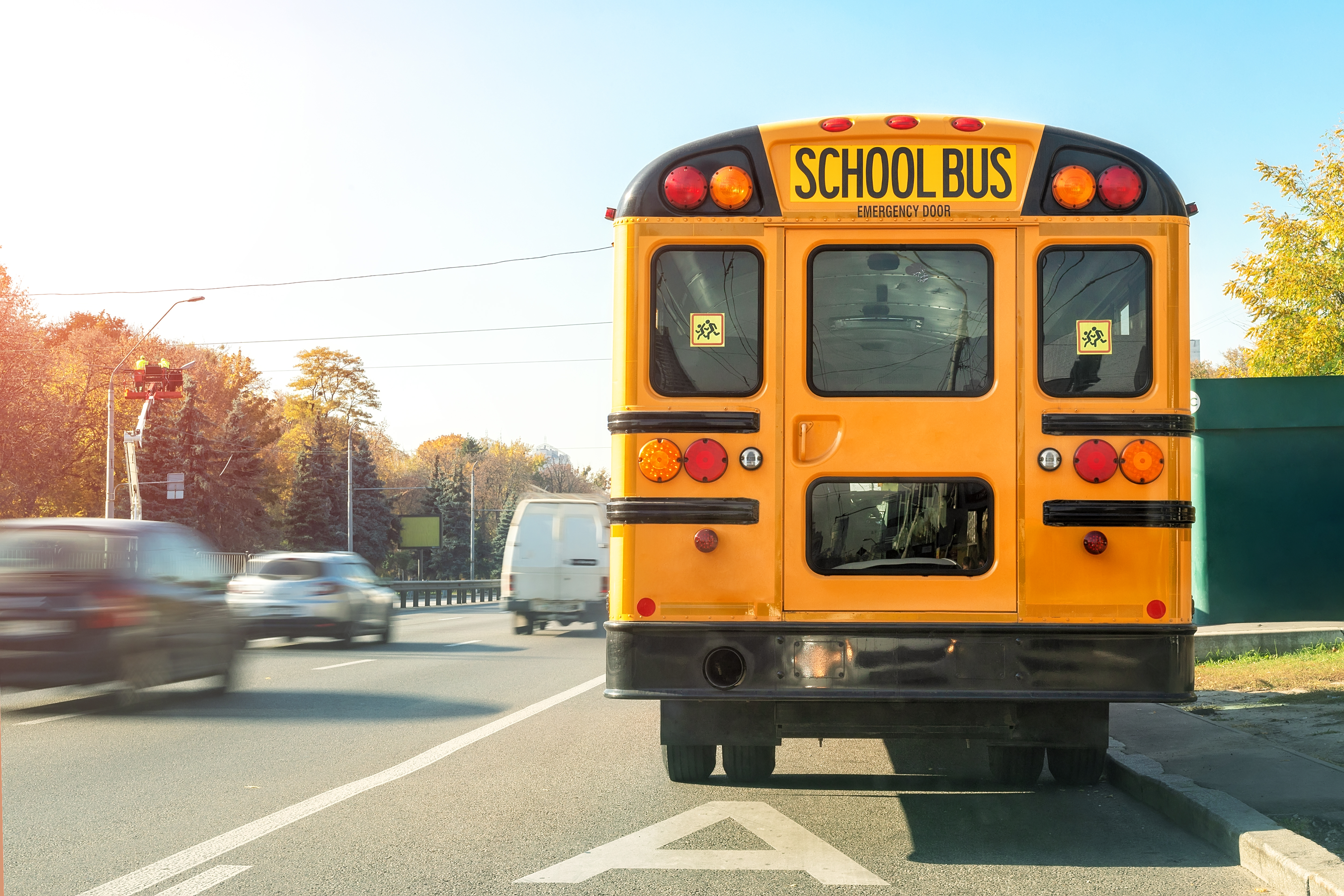 Sanciones por rebasar a un autobús escolar detenido en Florida