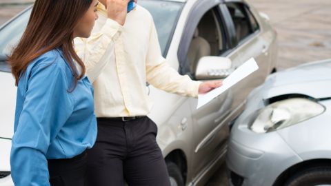 ¿Cuánto puedo recibir por un accidente de auto?