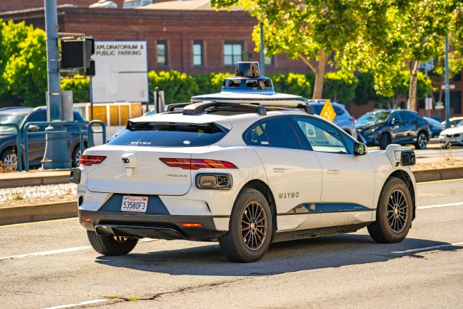 auto autonomo de Waymo