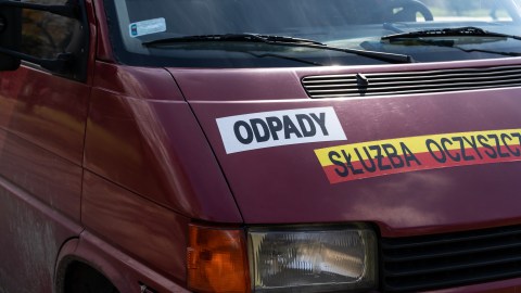 Retira los stickers sin dañar la pintura del carro