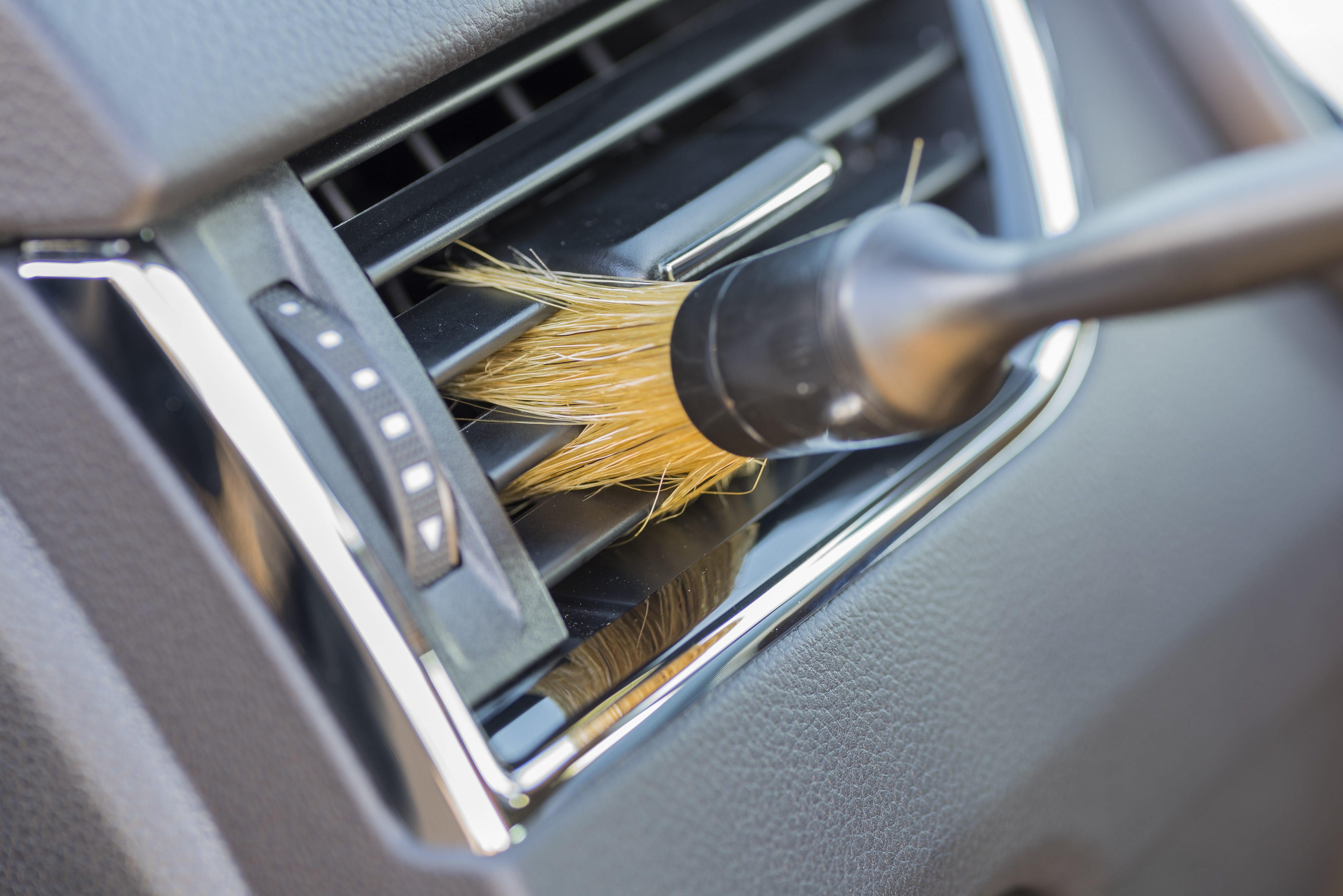 Cómo limpiar las rejillas de ventilación del carro