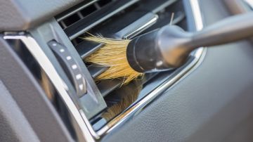 Cómo limpiar las rejillas de ventilación del carro