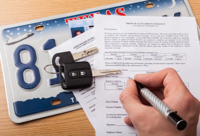 Cómo devolver la placa de carro al DMV