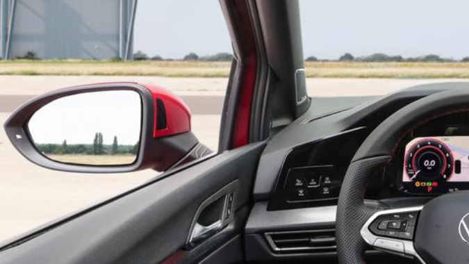 Golf GTI 2025 recibe más poder y estilo