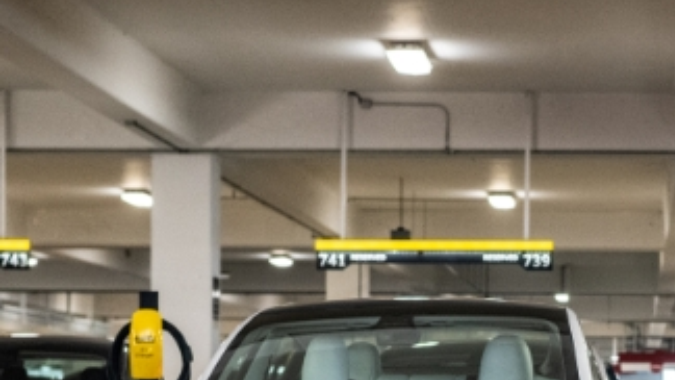 Hertz está vendiendo 20,000 Tesla: cómo conseguir buenos precios