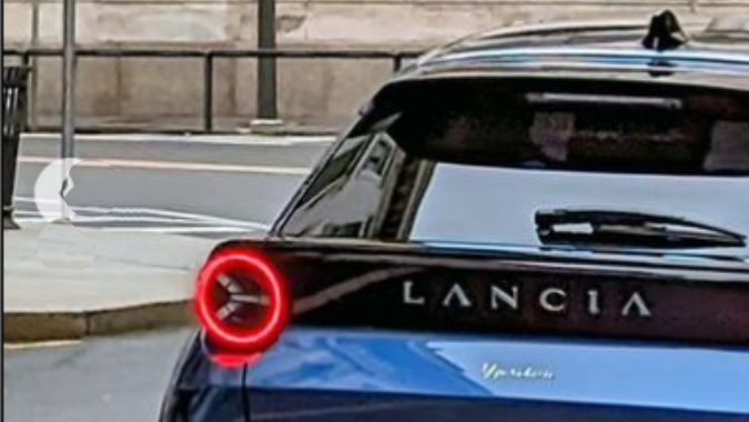Se filtran imágenes del nuevo Lancia, el primer auto de la marca desde 2011