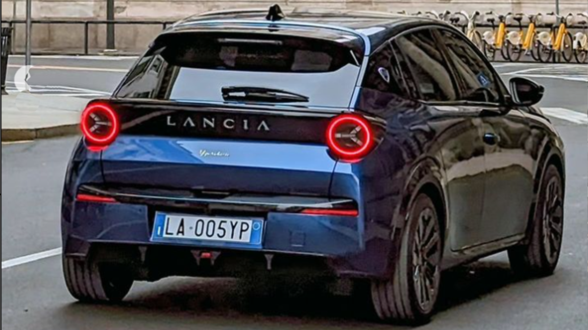 Se filtran imágenes del nuevo Lancia, el primer auto de la marca desde 2011
