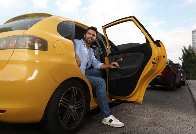 partes de la puerta de un carro