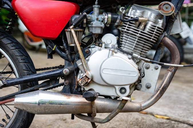 Qué hacer si se rompe el silenciador de escape de la moto