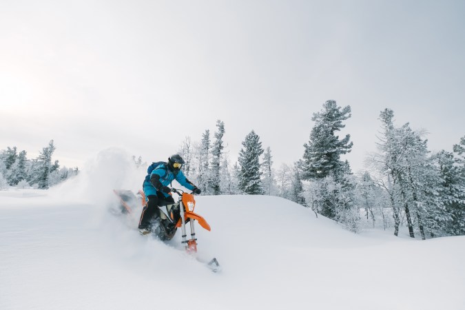 Cómo usar una moto de nieve