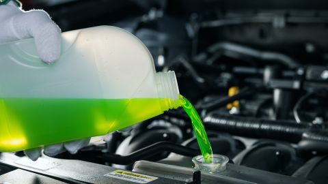 Cuántos galones de antifreeze lleva el radiador