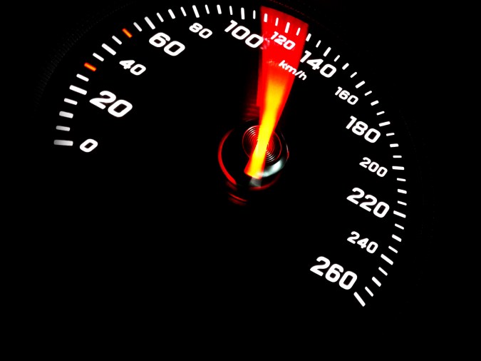 que significa mph en el tablero de un carro