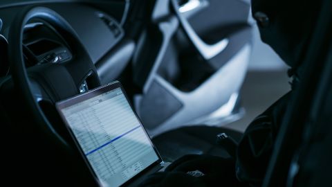 ¿Se pueden hackear los autos eléctricos?