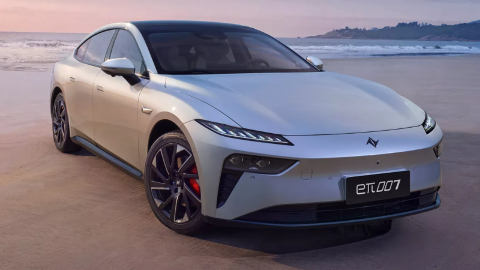 El Dongfeng eπ 007 ofrece hasta 536 hp y puertas de tijera a un precio increíble