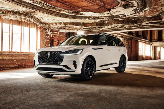 Lincoln Aviator 2025.