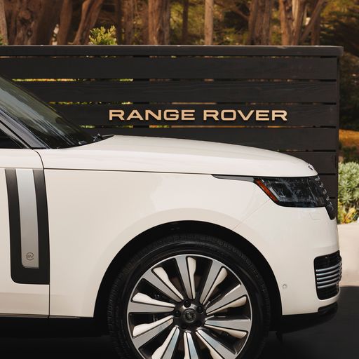 ¿A qué marca pertenece Land Rover?
