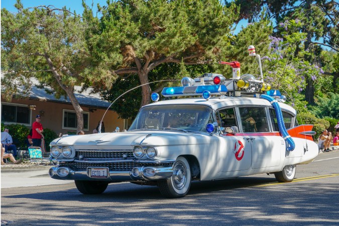10 autos icónicos del cine que marcaron una era