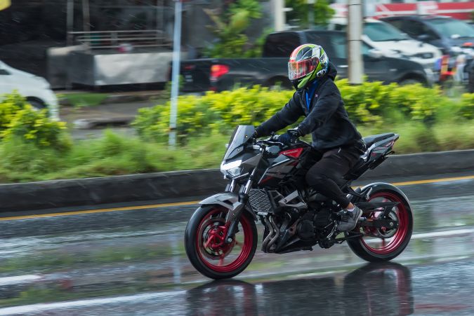 traje para lluvia