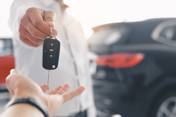 ¿Cuántos carros puedo tener a mi nombre en USA?