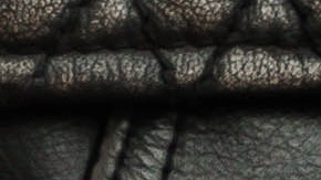 Los motociclistas a exceso de velocidad podrían recibir costosas multas.