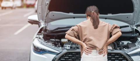 Pasos sencillos para verificar la carga de la batería de tu auto
