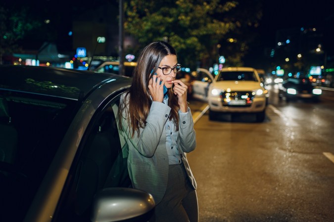 Guía rápida para actuar si los faros de tu auto fallan