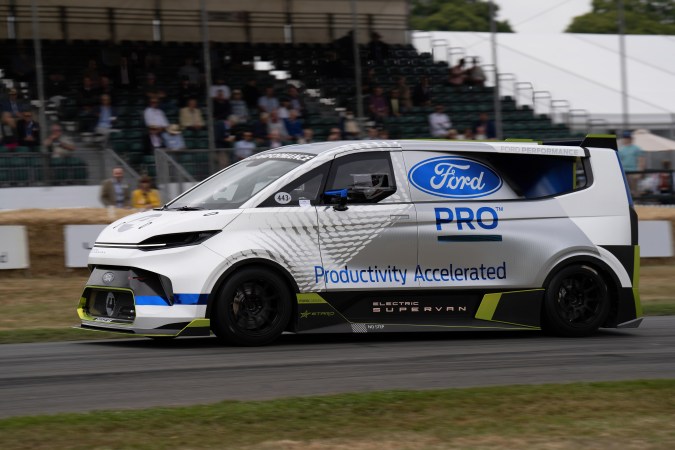 Hazaña de Ford SuperVan: destrona al Mercedes-AMG GT3 en velocidad récord