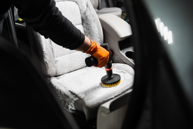 Cómo realizar una limpieza perfecta del interior de tu auto en 5 pasos