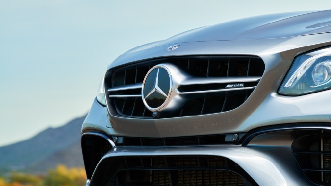 Mercedes Benz realiza pruebas con rayos X.
