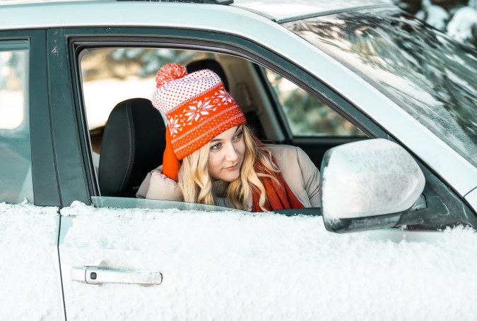 ¿Se debe calentar el motor en días de bajas temperaturas?