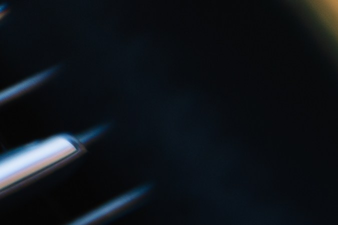 ¿Tener el auto en punto muerto ayuda a ahorrar combustible?