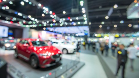 Exhibición de carros cerca de mi