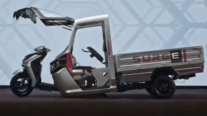 Surge S32, el triciclo que se convierte en e-scooter al instante