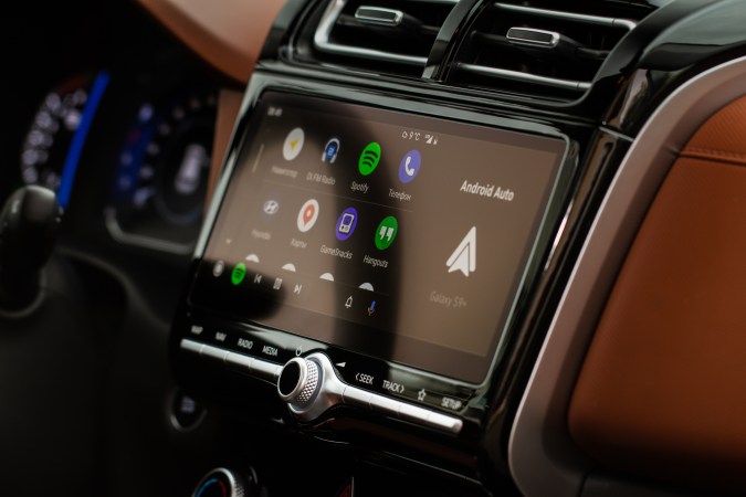 AndroidAuto vs Apple CarPlay