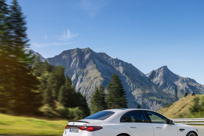 Mercedes-AMG-E-53-HYBRID