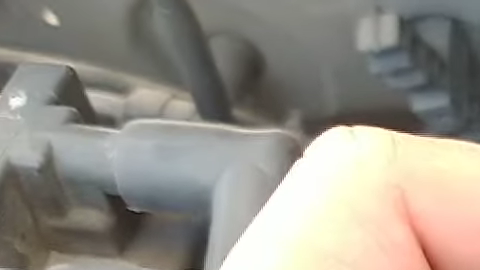 ¿Cómo limpiar los contactos eléctricos del auto?