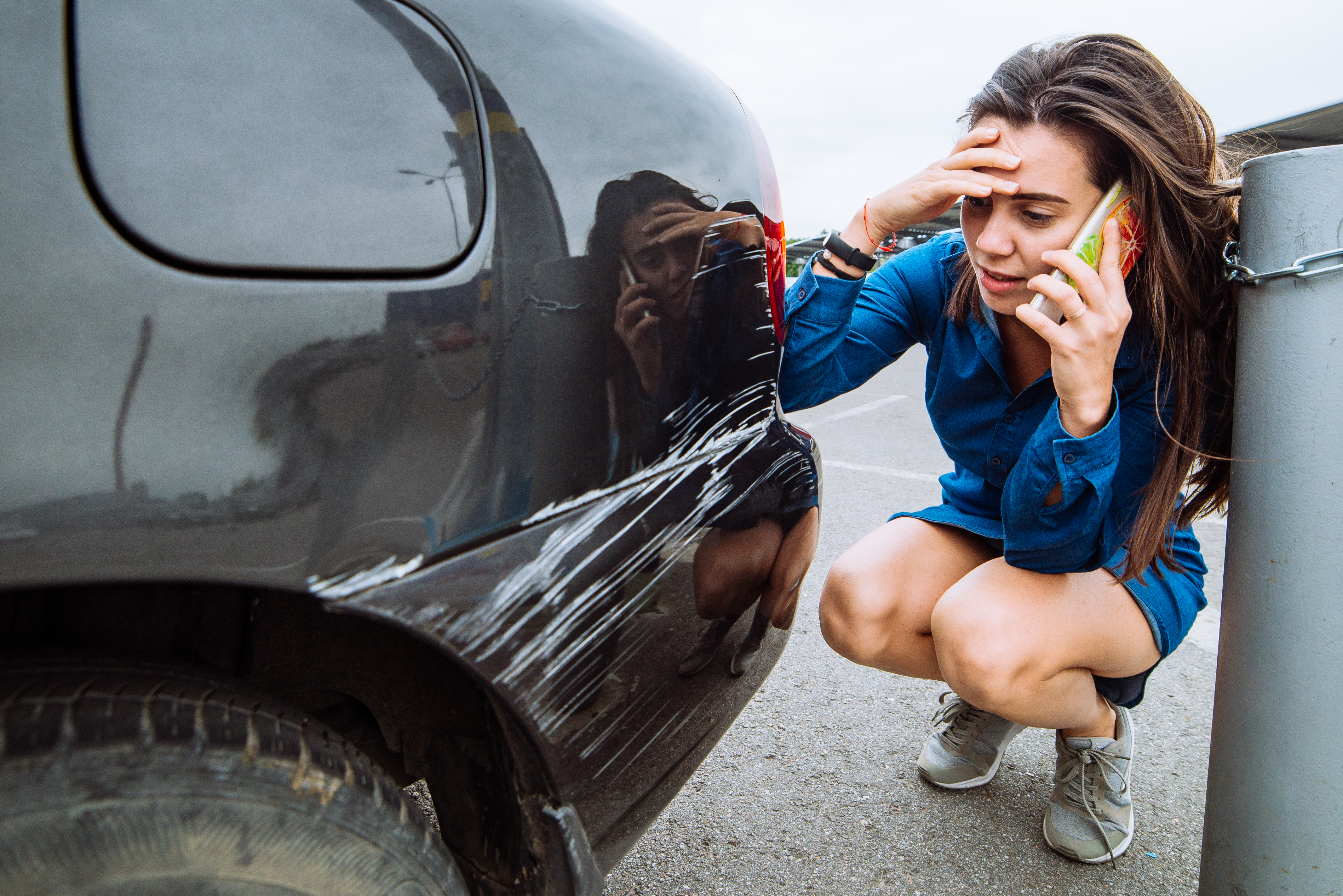 qué hacer si te chocan el carro estacionado