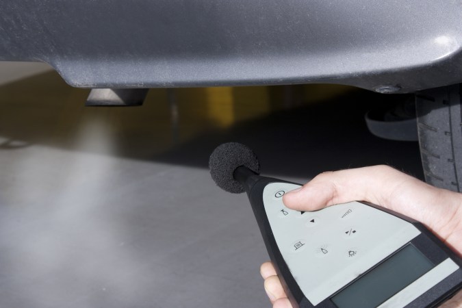 Cuántos son los decibeles de ruido permitidos en un auto