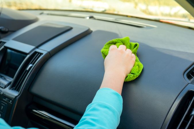 Откройте для себя трюк с двумя ингредиентами для автомобильного пластика