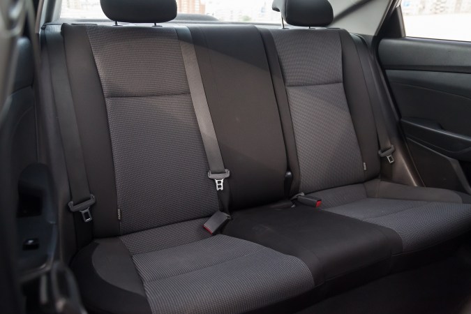 ¿Cuál es el asiento más seguro en un auto?