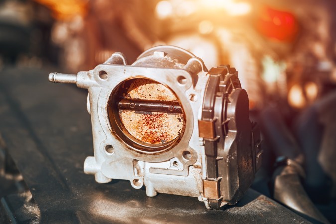 “Revisión del cuerpo de aceleración como causa de potencia limitada por que el motor pierde potencia causas