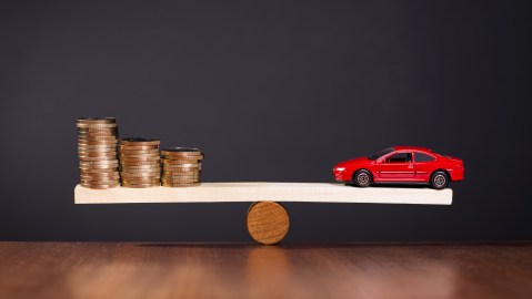 Qué es el enganche al comprar un carro