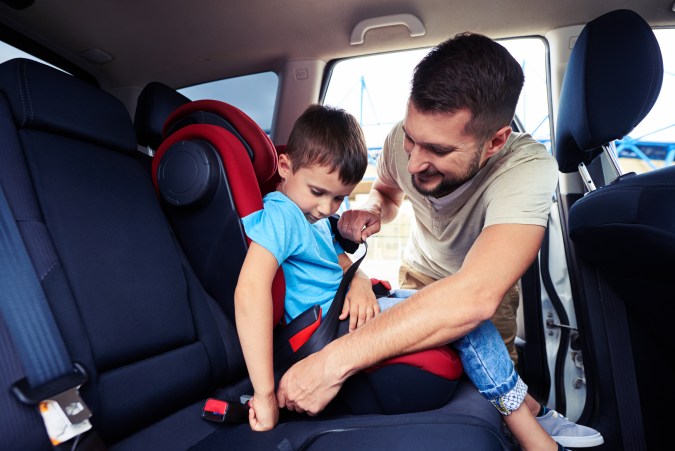 Seguridad infantil: edad permitida para ir en el asiento delantero en USA
