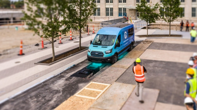 Detroit lleva los videojuegos a las calles con la recarga inalámbrica de autos