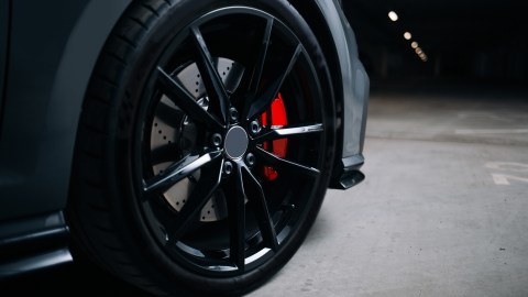 Guía para pintar de negro las llantas de tu auto